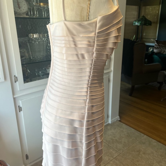 Gorgeous light silver long dress with shawl. - Picture 4 of 9